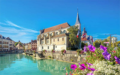 Coach Breaks Annecy Coach Break